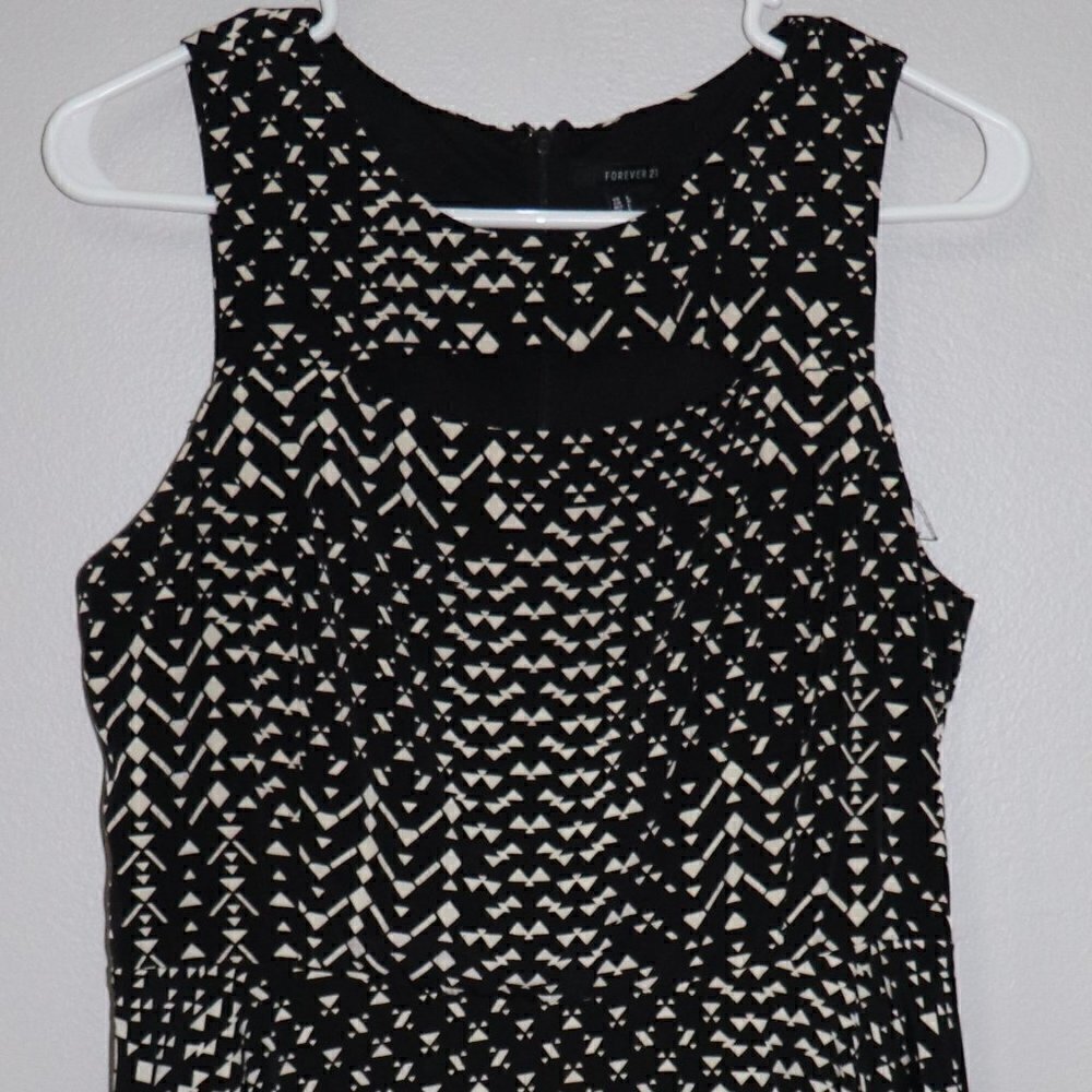 Forever 21 flared geometric design dress Size L